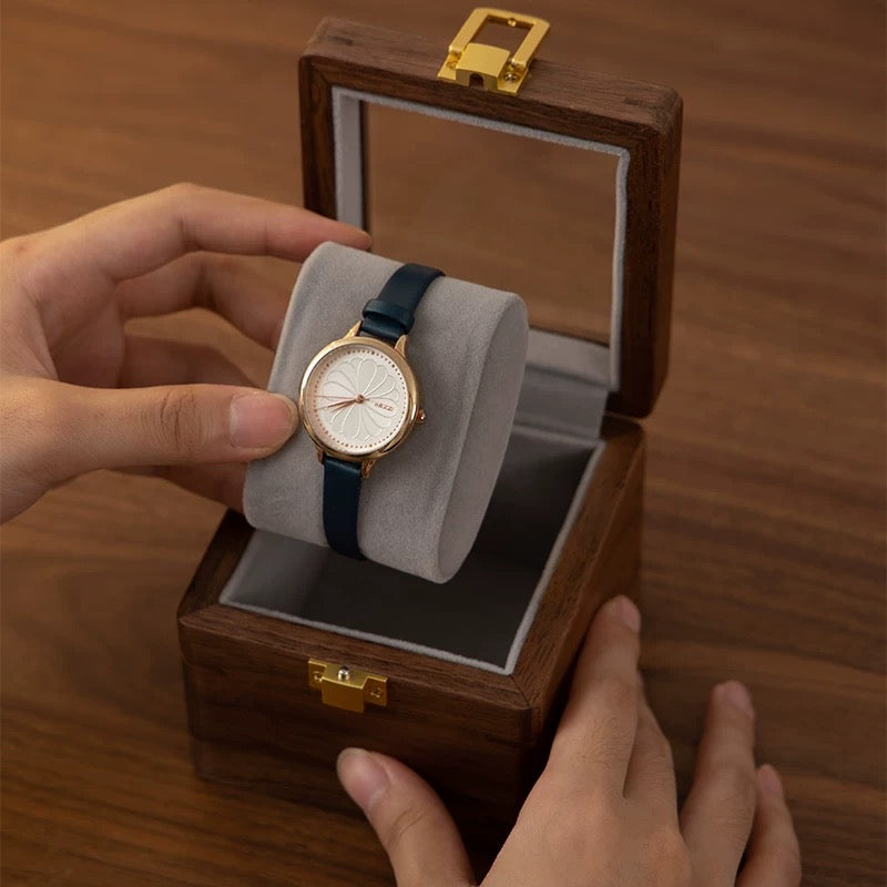 Boîte à Montres en Noyer Massif – 1 à 10 Montres