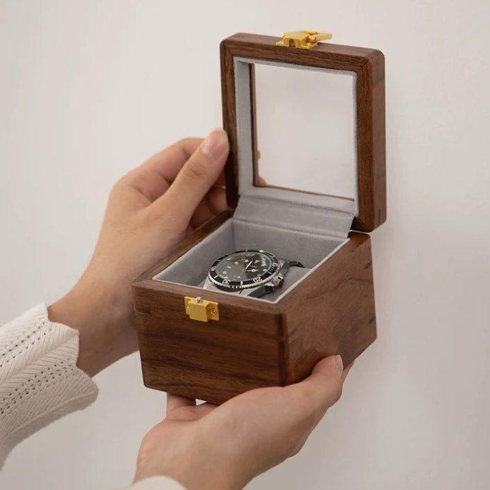 Boîte à Montres en Noyer Massif – 1 à 10 Montres